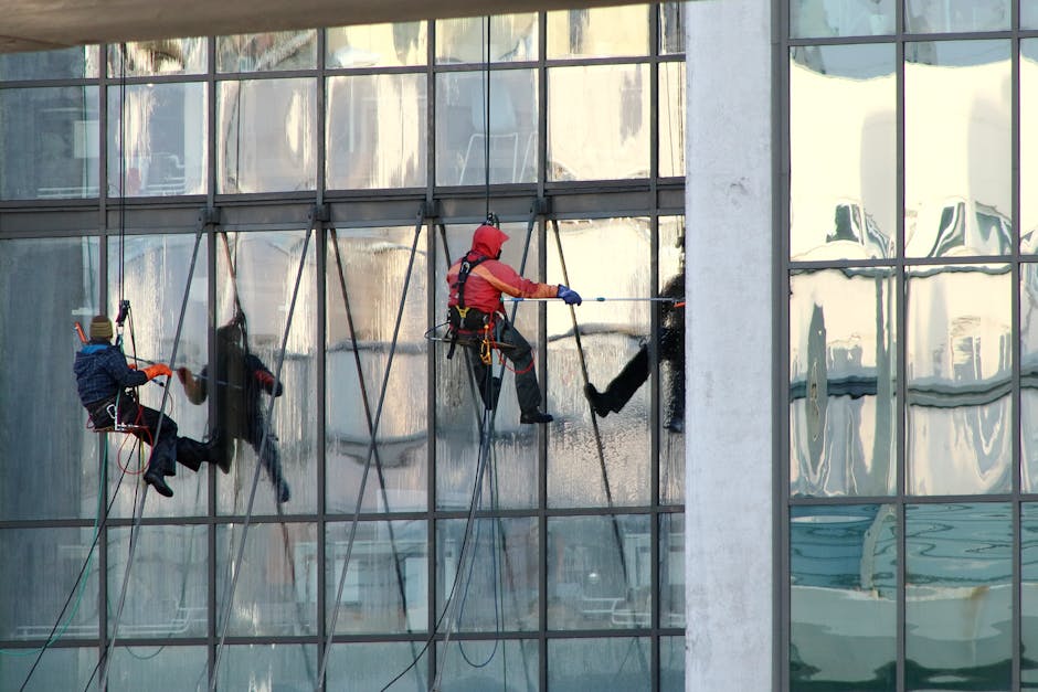 windows clean in munich - Professional window cleaners working on a skyscraper